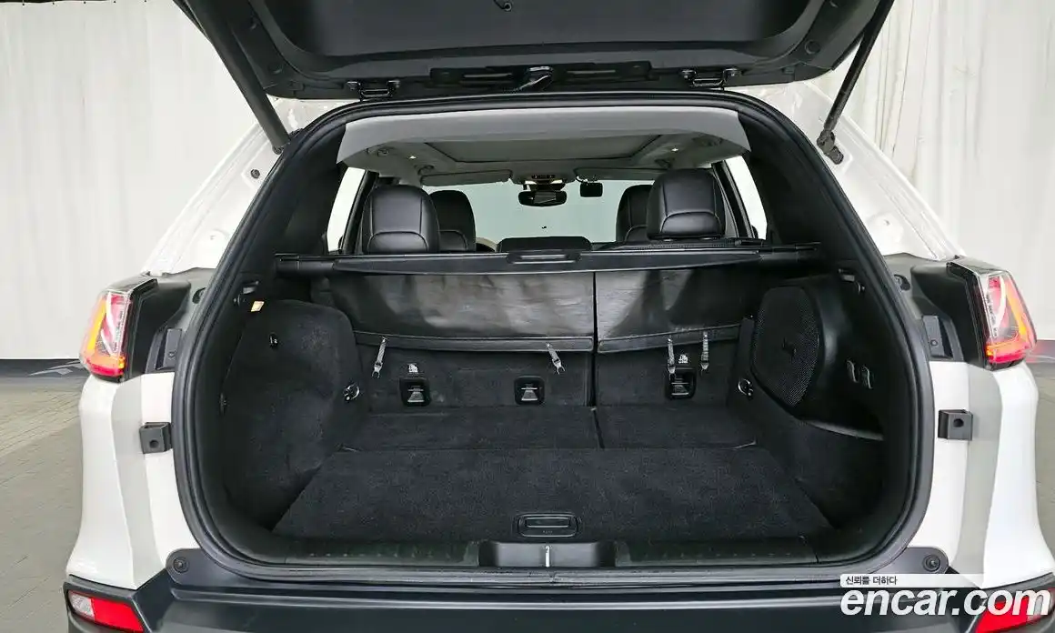 Jeep Cherokee 2018 2.4 гидро в Москве № 725286, фото 20
