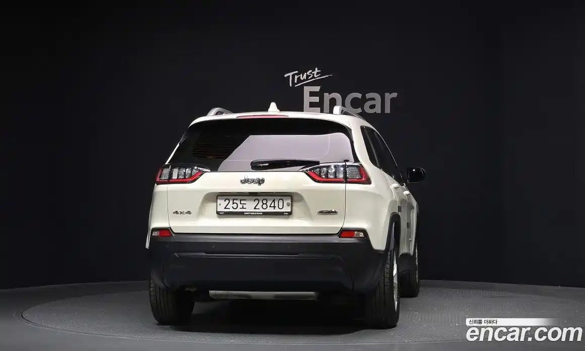 Jeep Cherokee 2018 2.4 гидро в Москве № 725286, фото 4
