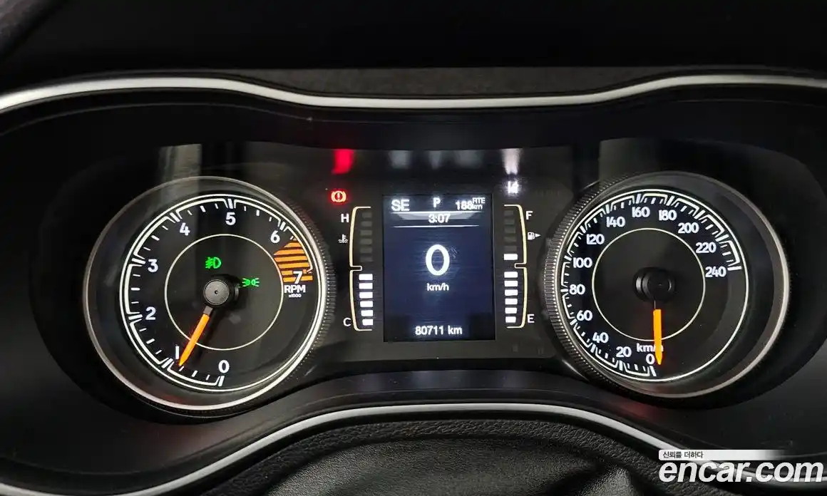 Jeep Cherokee 2018 2.4 гидро в Москве № 725286, фото 8