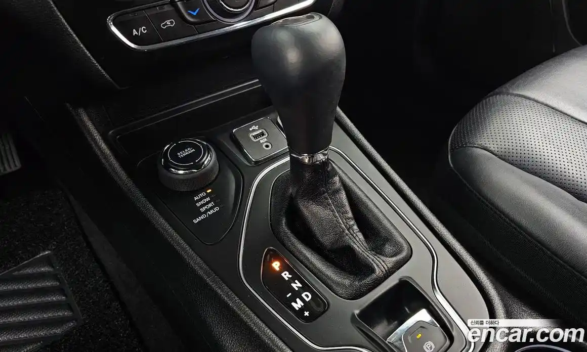 Jeep Cherokee 2018 2.4 гидро в Москве № 725286, фото 9