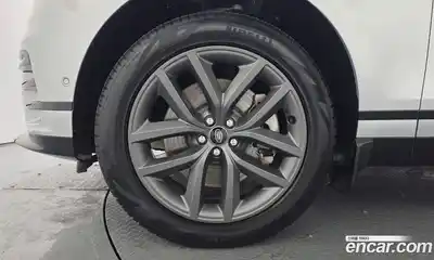 Land Rover Range-Rover Velar 2025 2.0 гидро в Москве № 765947, миниатюра 9