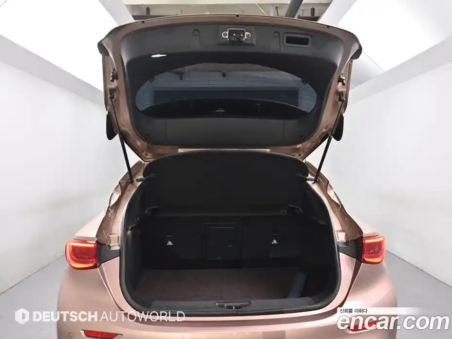 Infiniti Q30 2017 2.0 гидро в Москве № 827398, фото 20