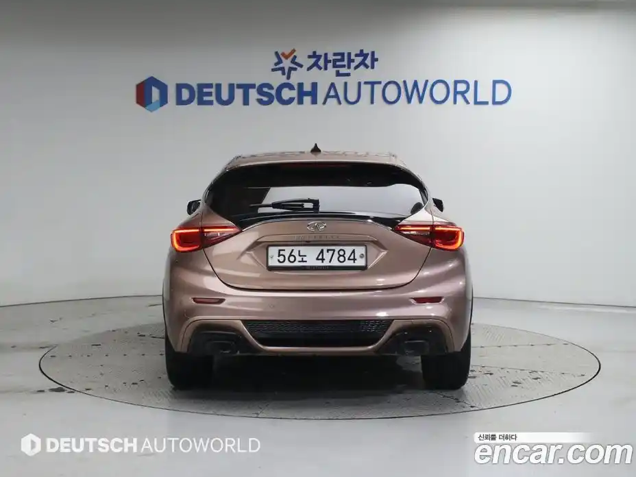 Infiniti Q30 2017 2.0 гидро в Москве № 827398, фото 4
