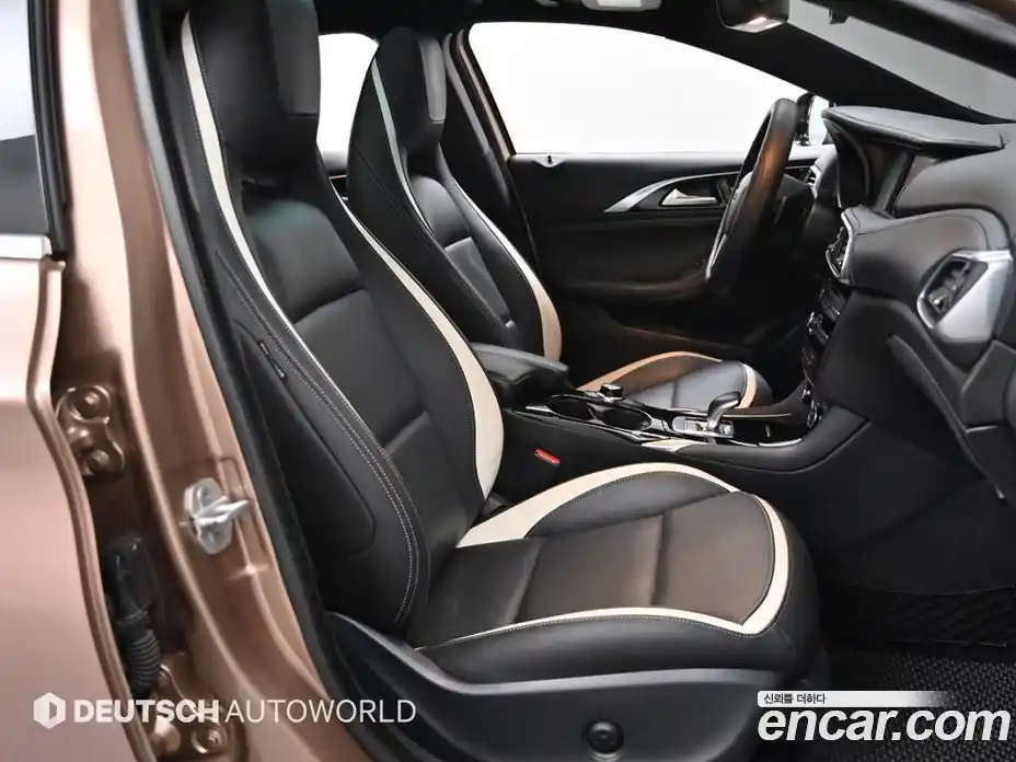 Infiniti Q30 2017 2.0 гидро в Москве № 827398, фото 10