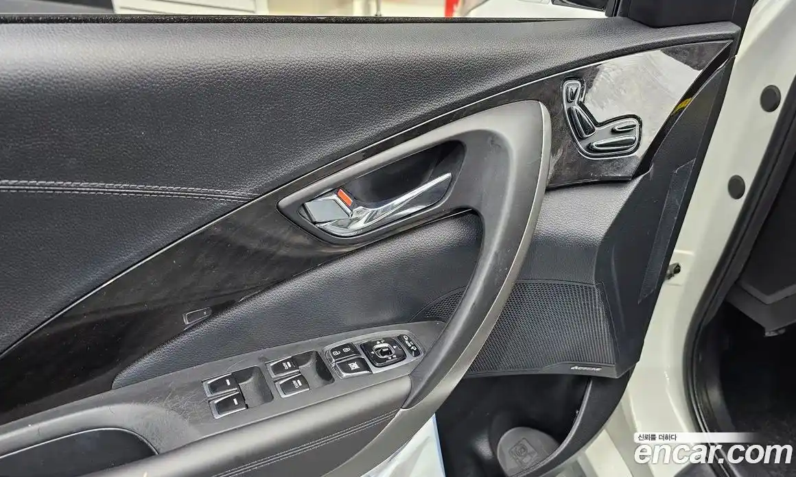 Hyundai Grandeur 2015 2.4 Автомат в Москве № 927899, фото 16