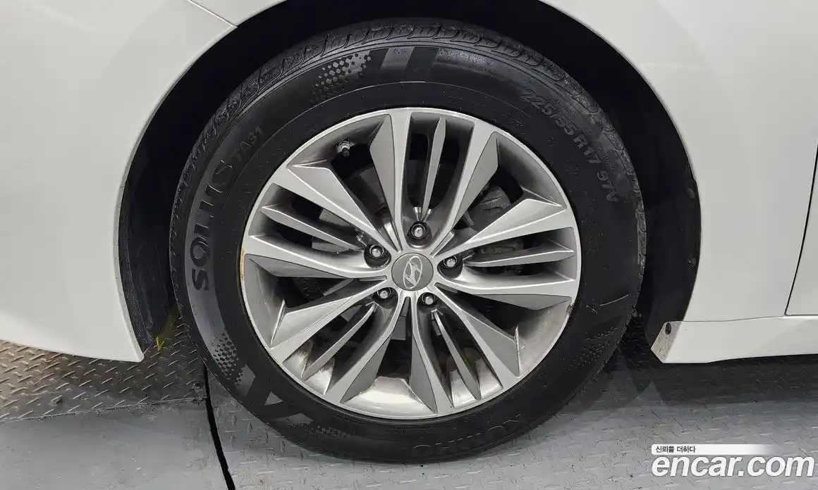 Hyundai Grandeur 2015 2.4 Автомат в Москве № 927899, фото 5