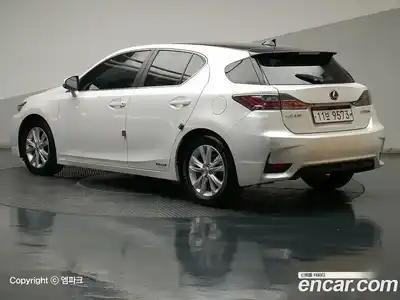 Lexus CT200h 2015 1.8 гидро в Москве № 975967, миниатюра 2