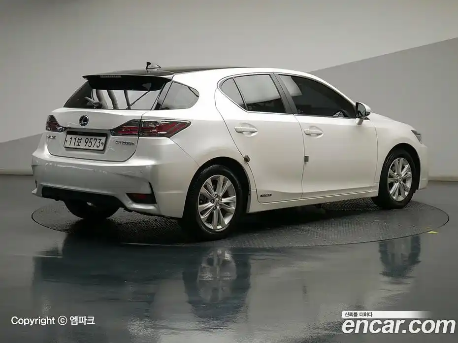 Lexus CT200h 2015 1.8 гидро в Москве № 975967, фото 3