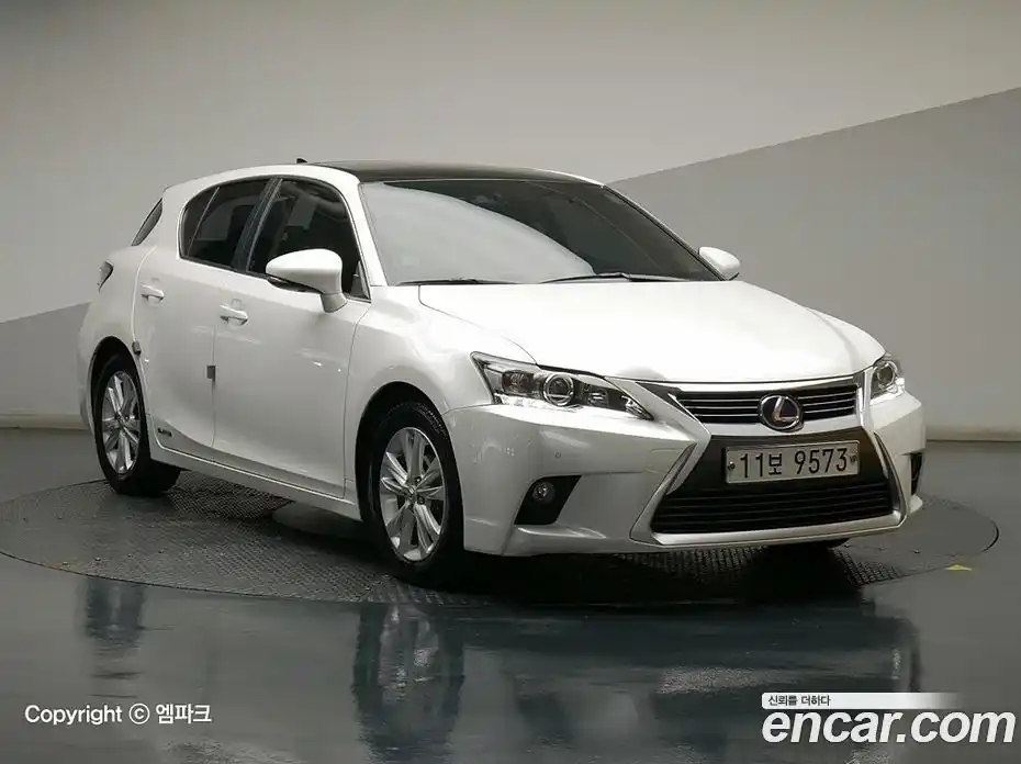 Lexus CT200h 2015 1.8 гидро в Москве № 975967, фото 4