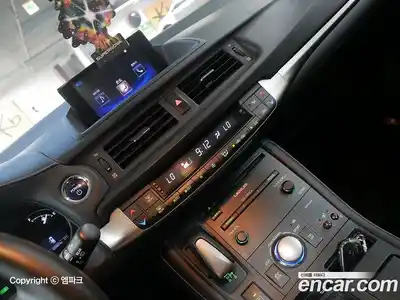 Lexus CT200h 2015 1.8 гидро в Москве № 975967, миниатюра 9