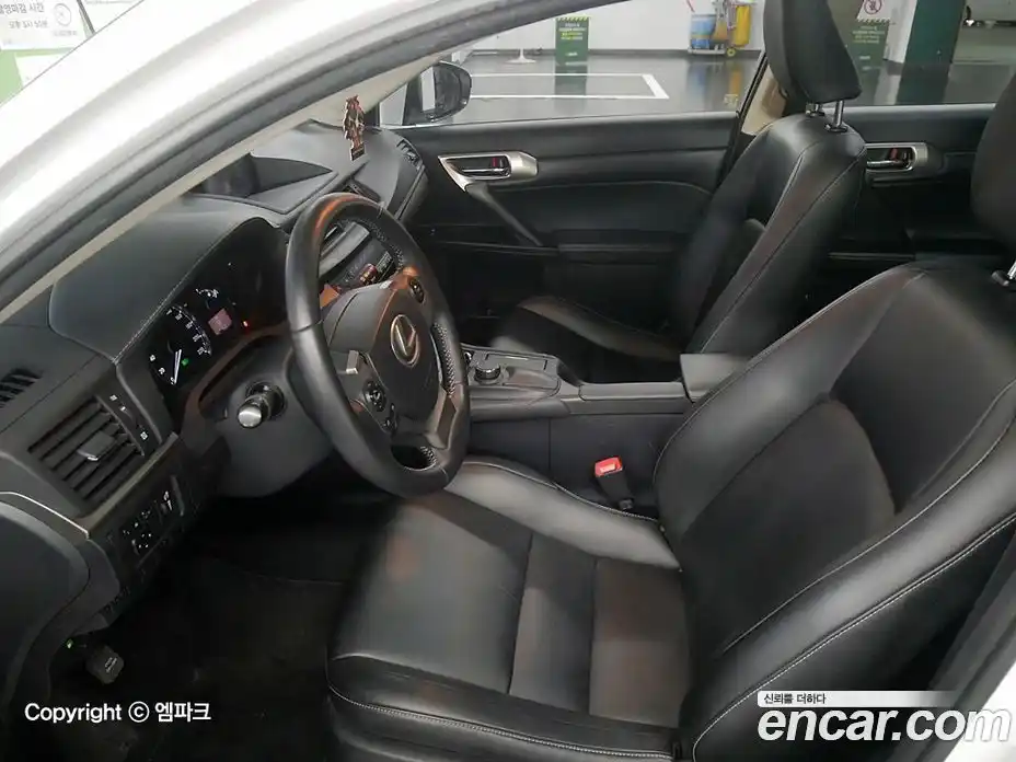 Lexus CT200h 2015 1.8 гидро в Москве № 975967, фото 10