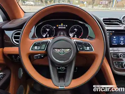 Bentley Bentayga 2023 4.0 гидро в Москве № 1016051, миниатюра 11