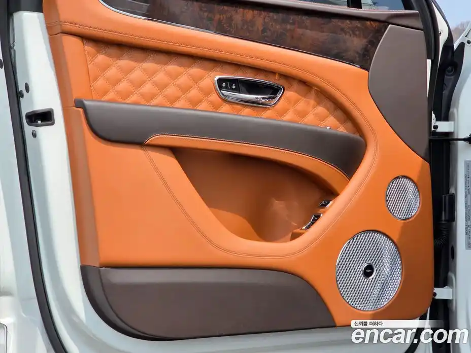 Bentley Bentayga 2023 4.0 гидро в Москве № 1016051, фото 13