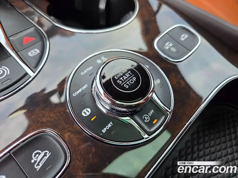 Bentley Bentayga 2023 4.0 гидро в Москве № 1016051, фото 14