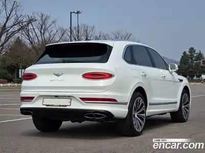 Bentley Bentayga 2023 4.0 гидро в Москве № 1016051, миниатюра 2