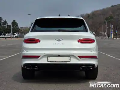 Bentley Bentayga 2023 4.0 гидро в Москве № 1016051, миниатюра 4