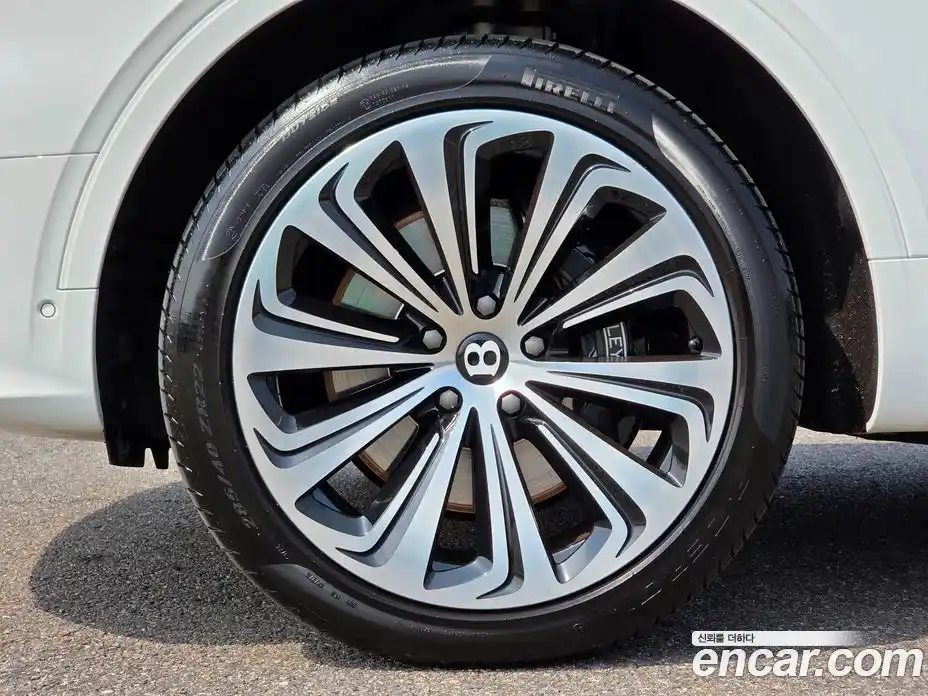 Bentley Bentayga 2023 4.0 гидро в Москве № 1016051, фото 5