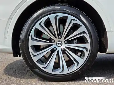 Bentley Bentayga 2023 4.0 гидро в Москве № 1016051, миниатюра 5