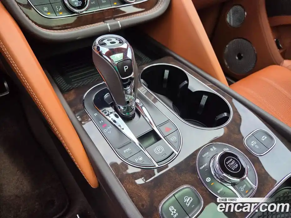 Bentley Bentayga 2023 4.0 гидро в Москве № 1016051, фото 9