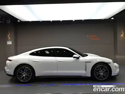 Porsche Taycan 2021 гидро в Москве № 165776, миниатюра 5