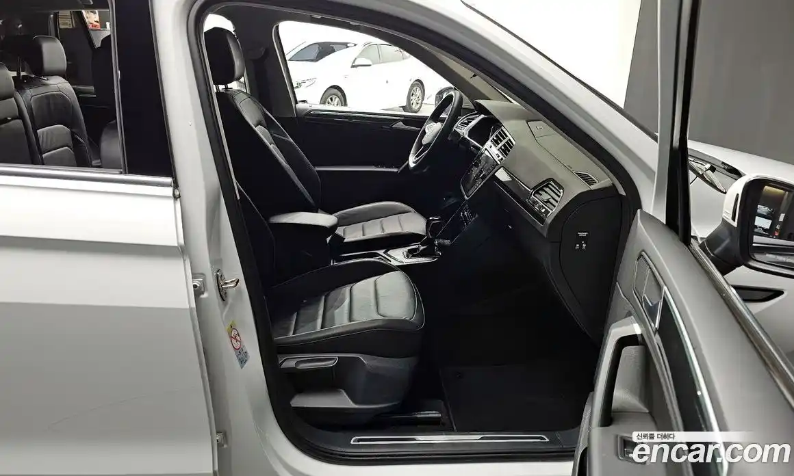 Volkswagen Tiguan 2022 2.0 гидро в Москве № 168662, фото 11