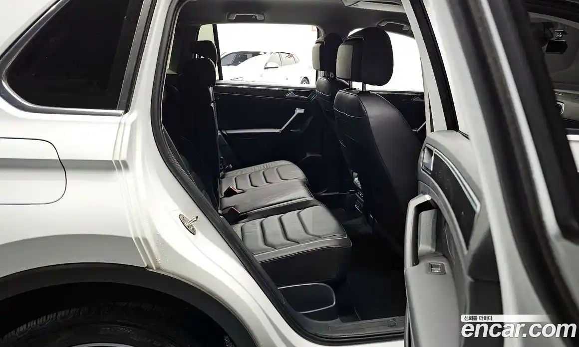 Volkswagen Tiguan 2022 2.0 гидро в Москве № 168662, фото 12