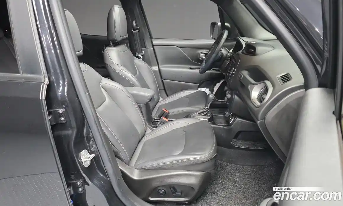 Jeep Renegade 2021 2.4 гидро в Москве № 215435, фото 11