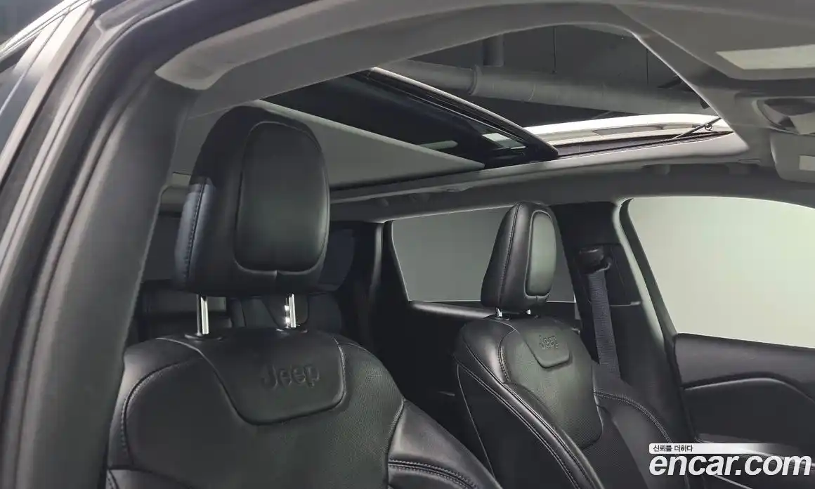 Jeep Cherokee 2018 2.4 гидро в Москве № 232750, фото 17