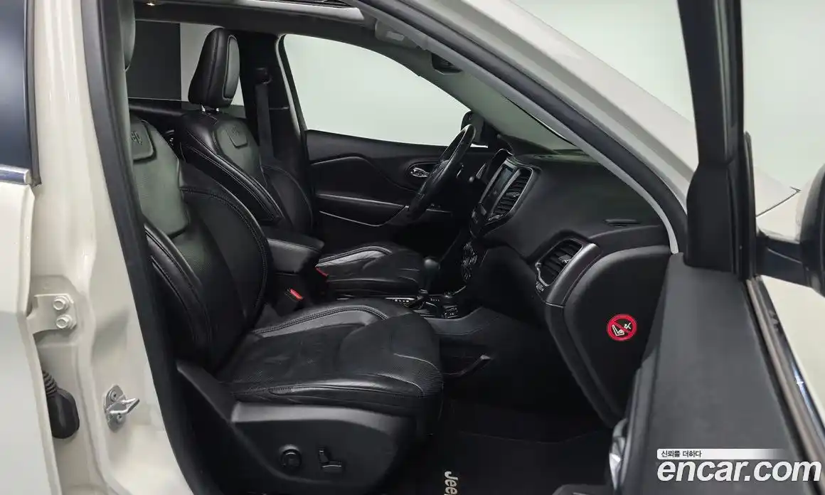 Jeep Cherokee 2018 2.4 гидро в Москве № 232750, фото 10