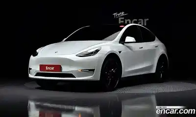Tesla Model Y, 2022