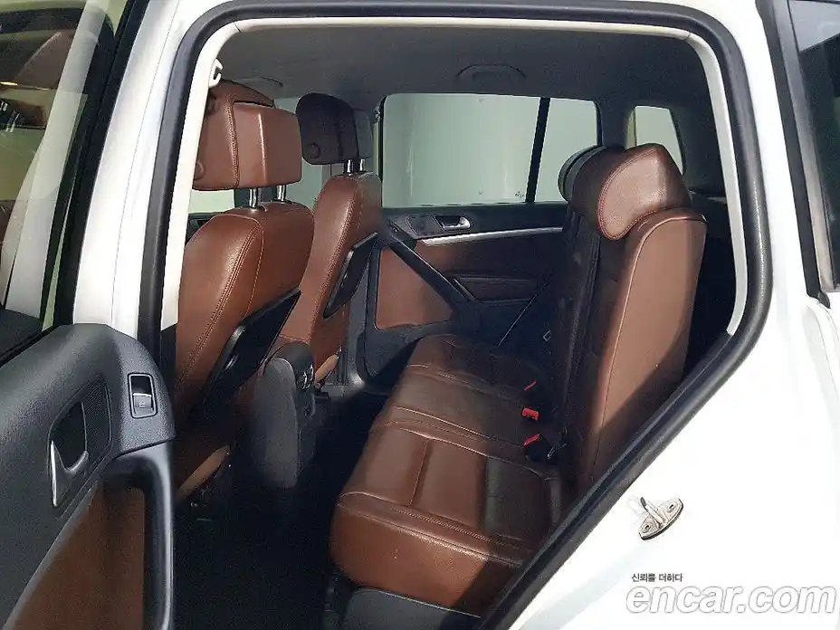 Volkswagen Tiguan 2015 2.0 гидро в Москве № 277623, фото 10