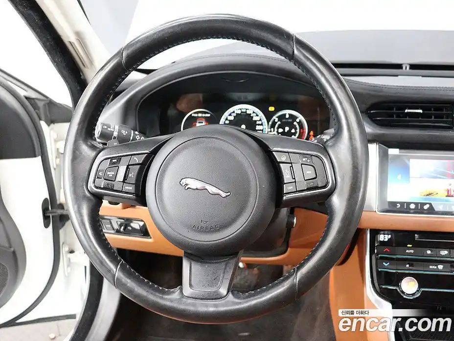 Jaguar XF 2017 2.0 гидро в Москве № 284017, фото 17
