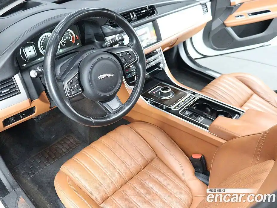 Jaguar XF 2017 2.0 гидро в Москве № 284017, фото 19