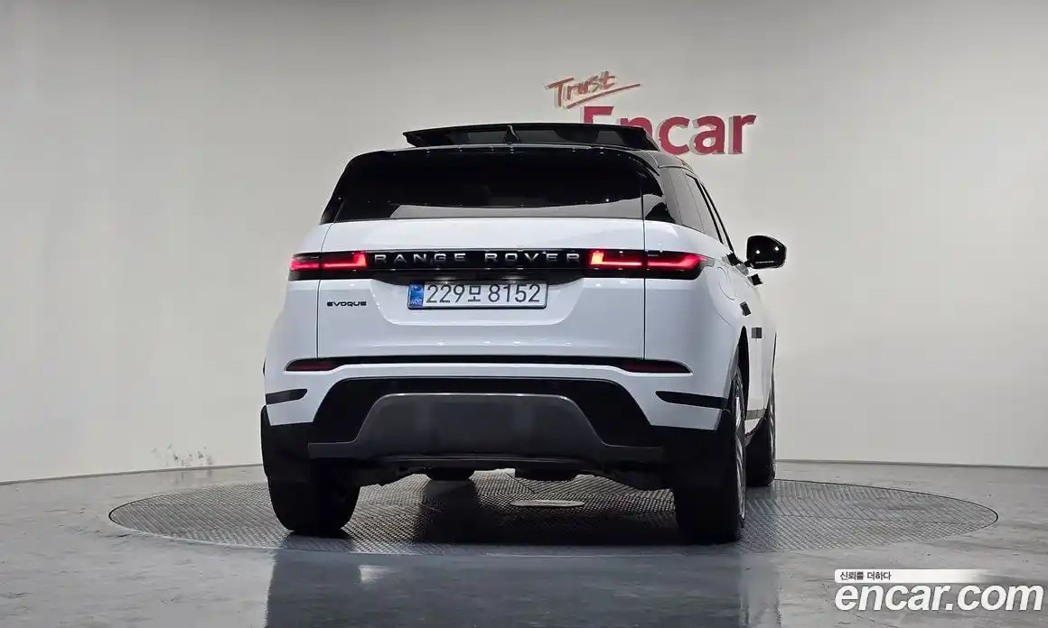 Land Rover Range-Rover Evoque 2025 2.0 гидро в Москве № 374676, фото 3