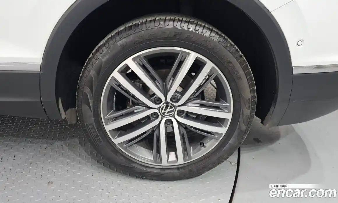 Volkswagen Tiguan 2023 2.0 гидро в Москве № 628908, фото 5