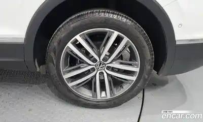 Volkswagen Tiguan 2023 2.0 гидро в Москве № 628908, миниатюра 5