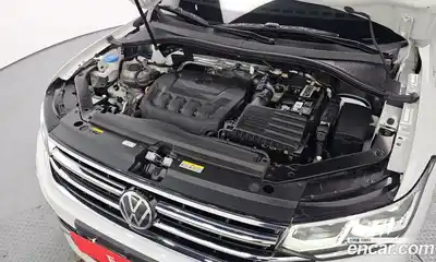 Volkswagen Tiguan 2023 2.0 гидро в Москве № 628908, миниатюра 6