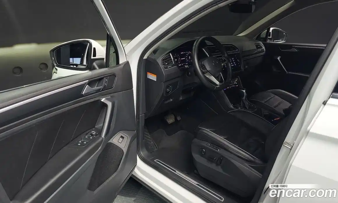 Volkswagen Tiguan 2021 2.0 гидро в Москве № 629174, фото 11