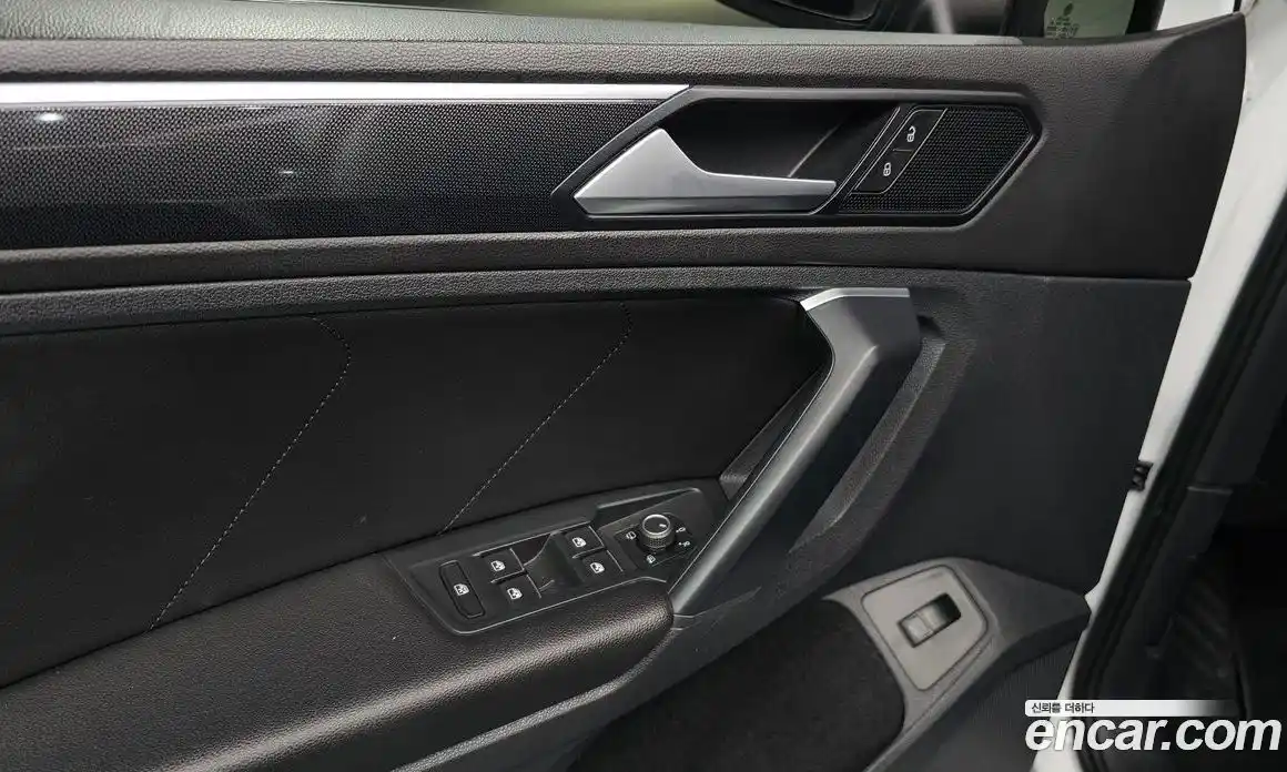 Volkswagen Tiguan 2021 2.0 гидро в Москве № 629174, фото 18