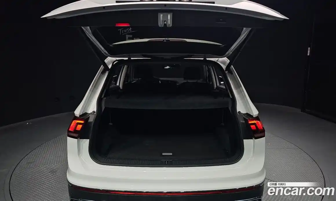 Volkswagen Tiguan 2021 2.0 гидро в Москве № 629174, фото 20