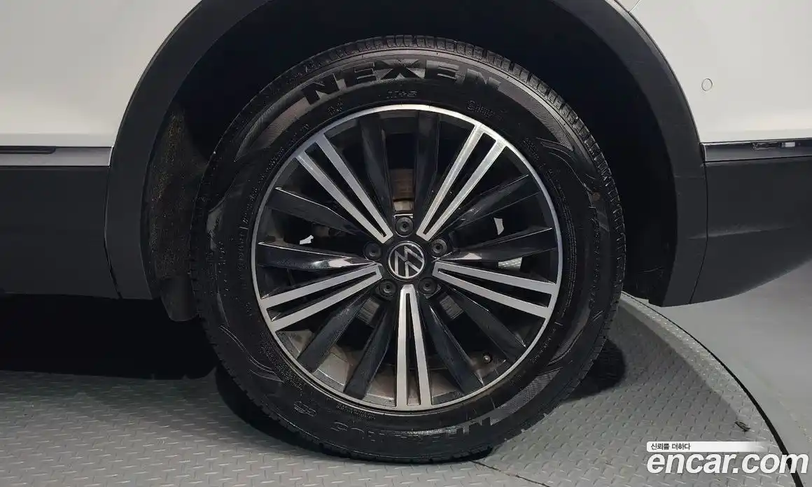 Volkswagen Tiguan 2021 2.0 гидро в Москве № 629174, фото 5