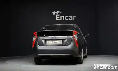 Toyota Prius 2017 1.8 гидро в Москве № 750305, миниатюра 2
