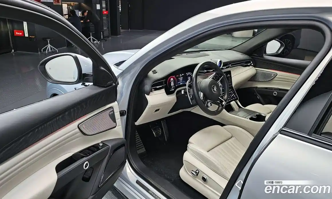 Maserati Grecale 2023 2.0 гидро в Москве № 827324, фото 11