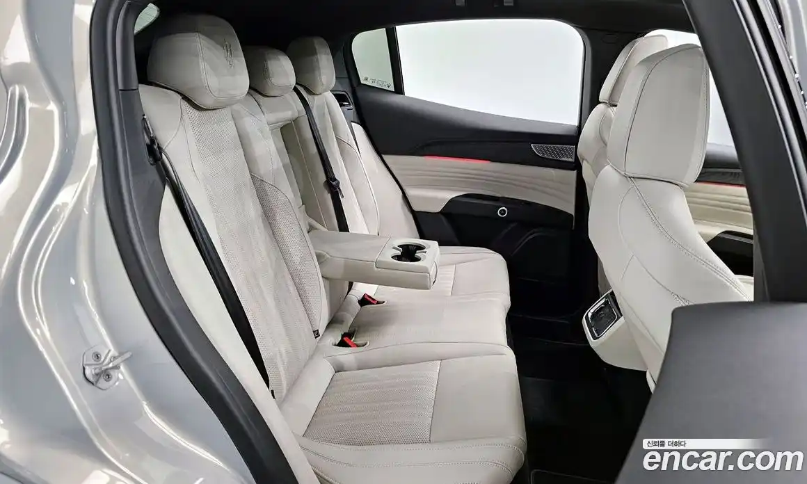 Maserati Grecale 2023 2.0 гидро в Москве № 827324, фото 12