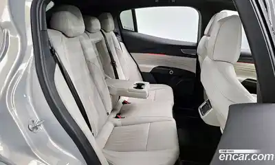 Maserati Grecale 2023 2.0 гидро в Москве № 827324, миниатюра 12