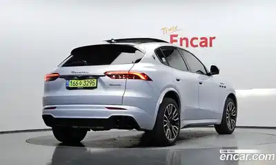 Maserati Grecale 2023 2.0 гидро в Москве № 827324, миниатюра 2