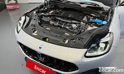 Maserati Grecale 2023 2.0 гидро в Москве № 827324, миниатюра 6