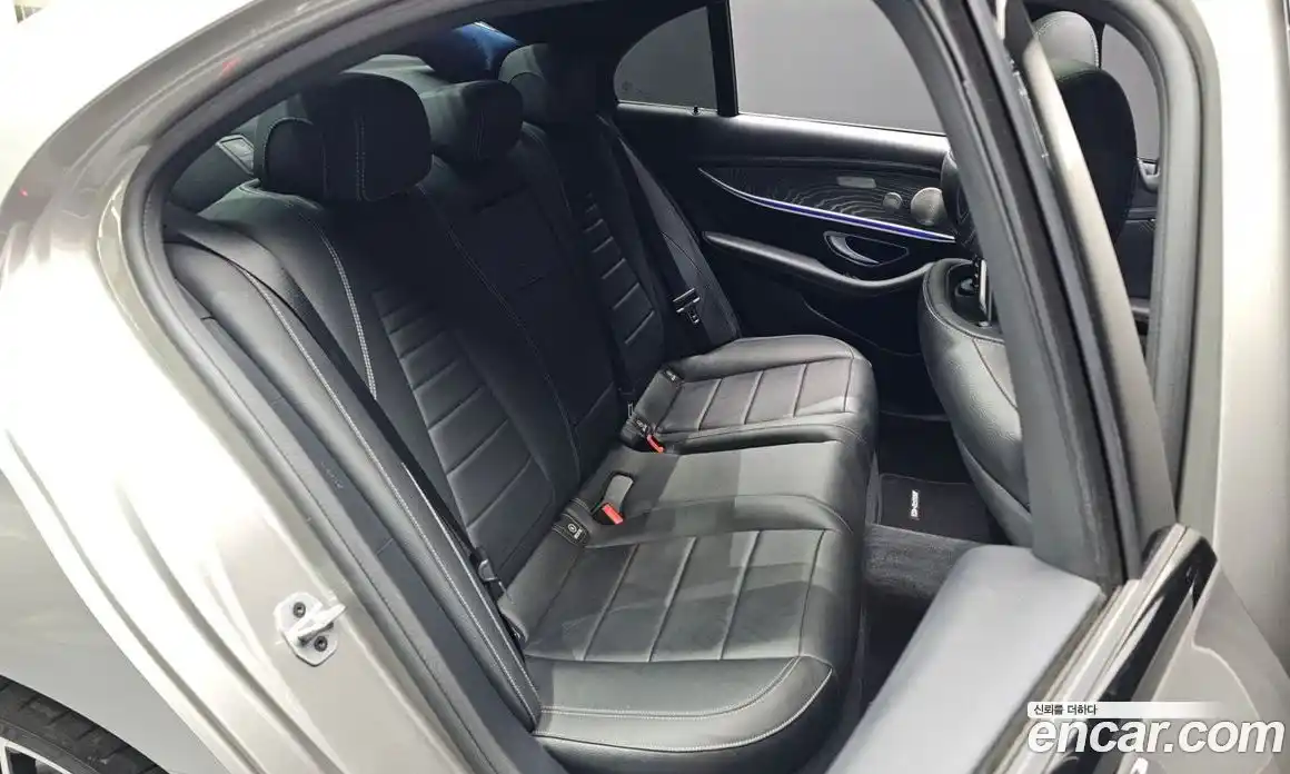 Mercedes-Benz E-Class 2023 2.0 гидро, фото 12