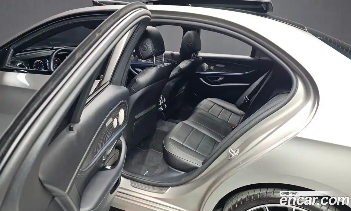 Mercedes-Benz E-Class 2023 2.0 гидро, фото 13