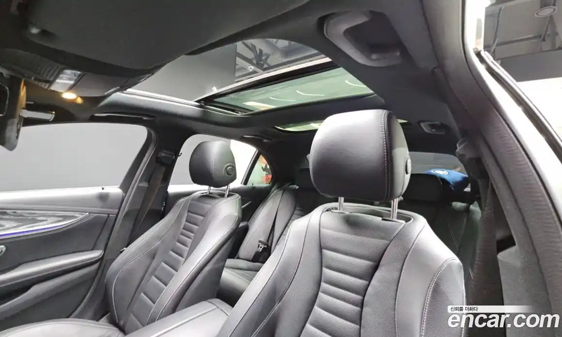 Mercedes-Benz E-Class 2023 2.0 гидро, фото 19